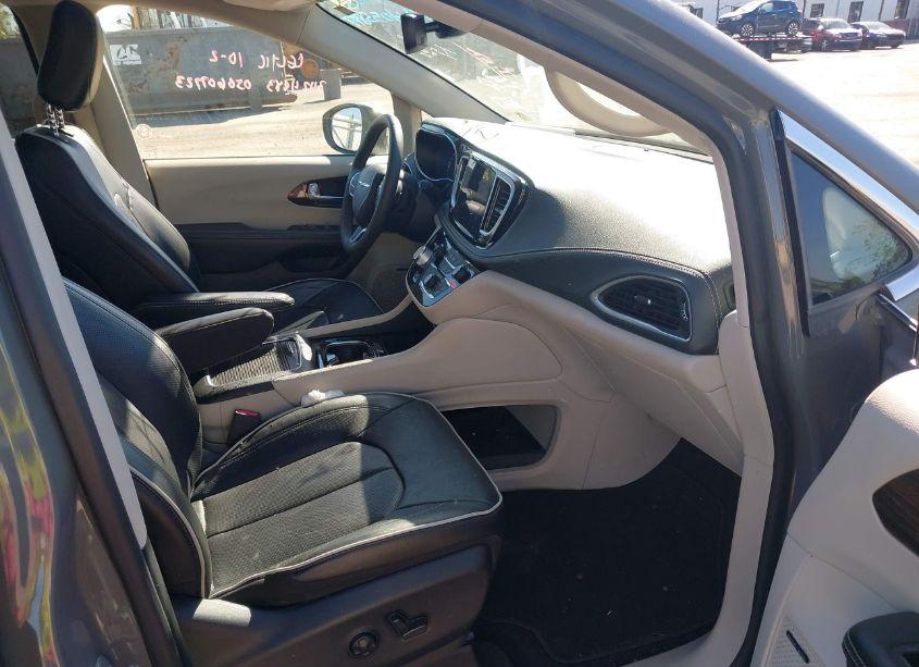 Photo 5 of 2022 Chrysler Pacifica LIMITED (VIN 2C4RC1GG3NR194754)
