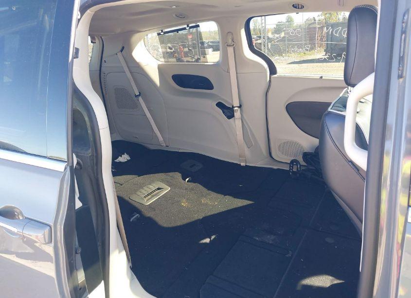 Photo 8 of 2022 Chrysler Pacifica LIMITED (VIN 2C4RC1GG3NR194754)