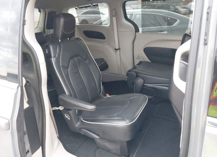 Photo 8 of 2023 Chrysler Pacifica LIMITED (VIN 2C4RC1GG3PR552292)