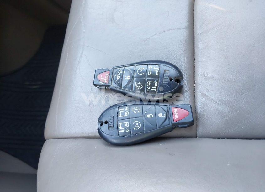 Photo 11 of 2013 Chrysler Town & COUNTRY LIMITED (VIN 2C4RC1GG4DR531642)