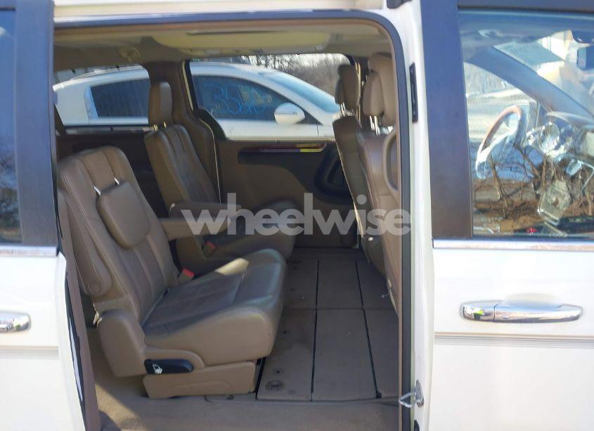Photo 8 of 2013 Chrysler Town & COUNTRY LIMITED (VIN 2C4RC1GG4DR531642)