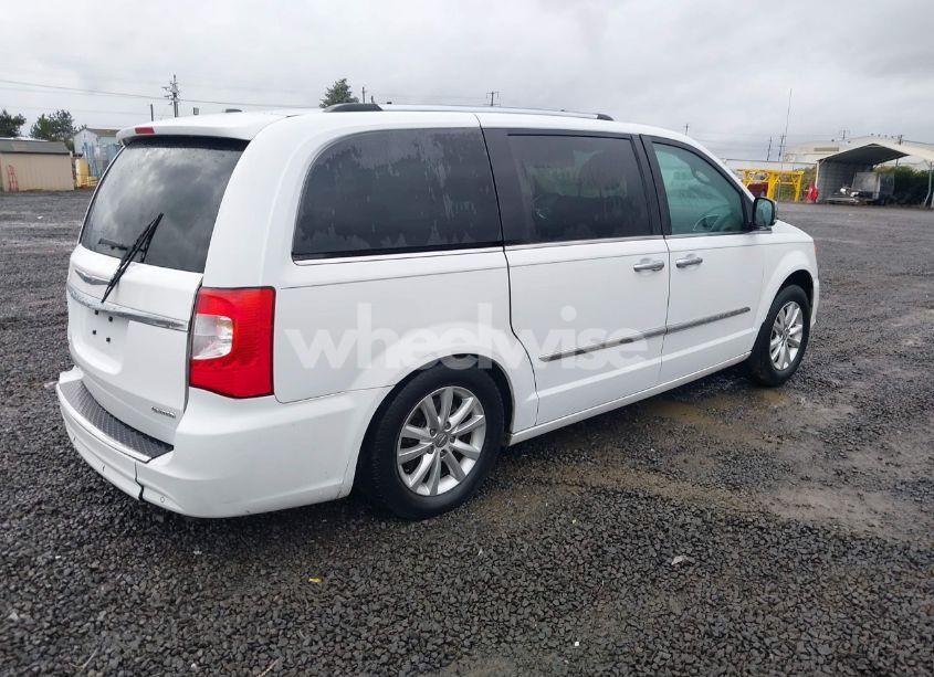Photo 4 of 2015 Chrysler Town & COUNTRY LIMITED PLATINUM (VIN 2C4RC1GG4FR755285)