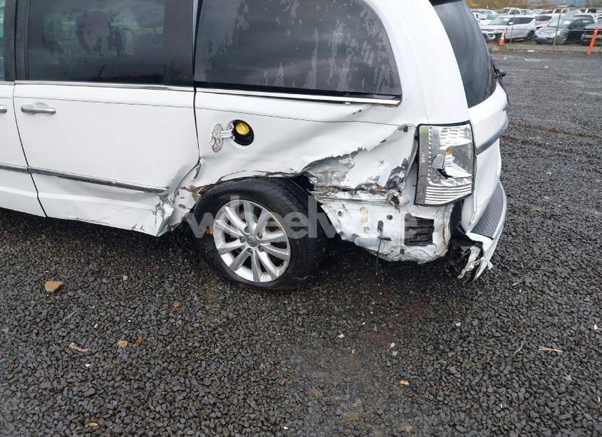 Photo 6 of 2015 Chrysler Town & COUNTRY LIMITED PLATINUM (VIN 2C4RC1GG4FR755285)