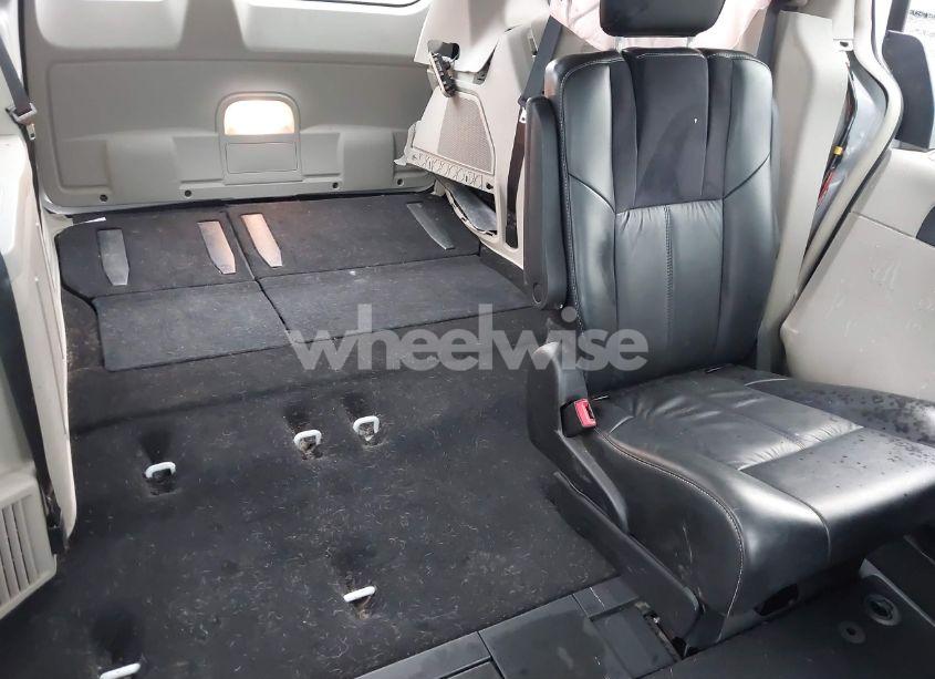 Photo 8 of 2015 Chrysler Town & COUNTRY LIMITED PLATINUM (VIN 2C4RC1GG4FR755285)