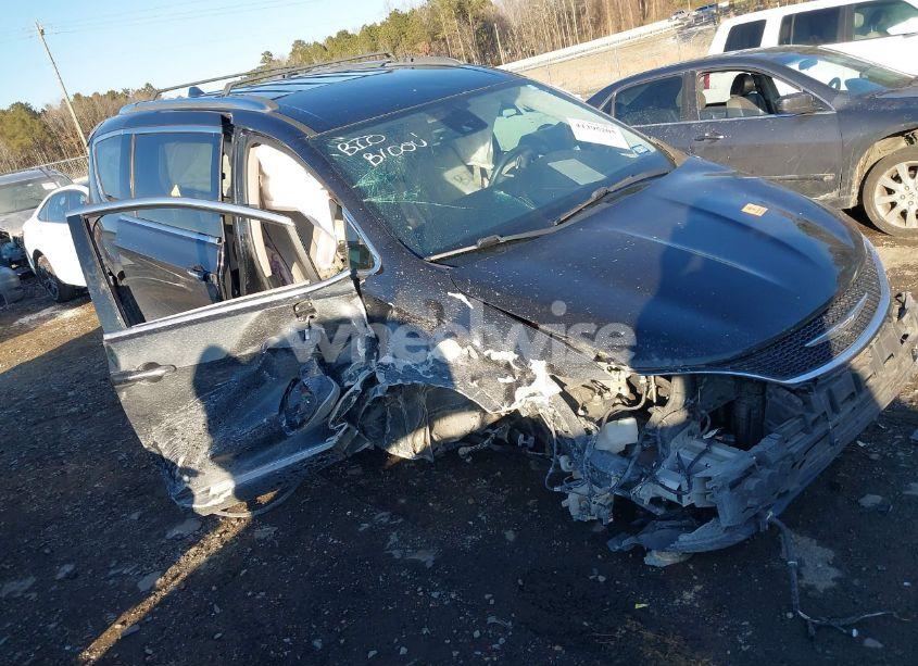 2017 Chrysler Pacifica LIMITED (VIN 2C4RC1GG4HR668778) main photo