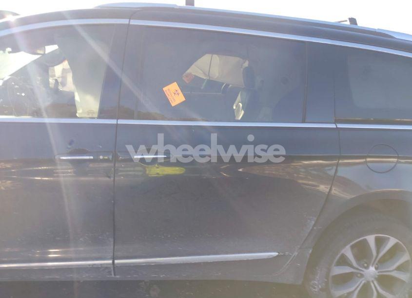 Photo 13 of 2017 Chrysler Pacifica LIMITED (VIN 2C4RC1GG4HR668778)