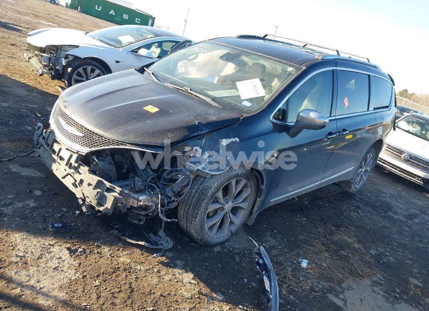 Photo 2 of 2017 Chrysler Pacifica LIMITED (VIN 2C4RC1GG4HR668778)