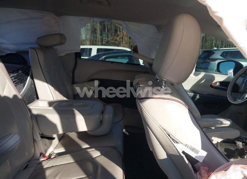 Photo 8 of 2017 Chrysler Pacifica LIMITED (VIN 2C4RC1GG4HR668778)