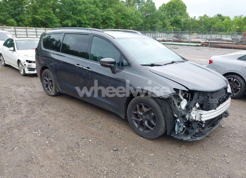 2018 Chrysler Pacifica LIMITED (VIN 2C4RC1GG4JR295389) main photo