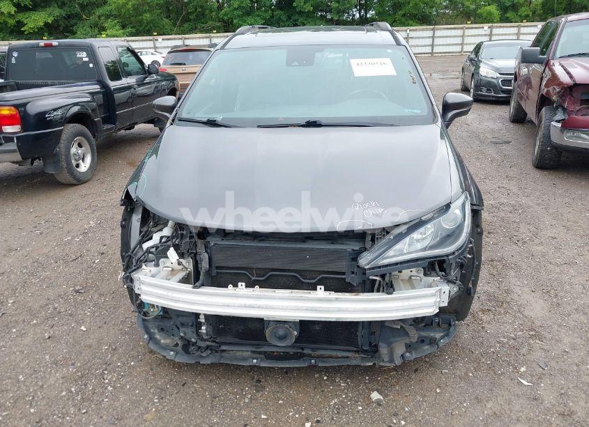 Photo 12 of 2018 Chrysler Pacifica LIMITED (VIN 2C4RC1GG4JR295389)