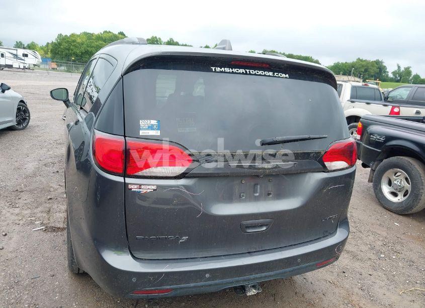 Photo 16 of 2018 Chrysler Pacifica LIMITED (VIN 2C4RC1GG4JR295389)