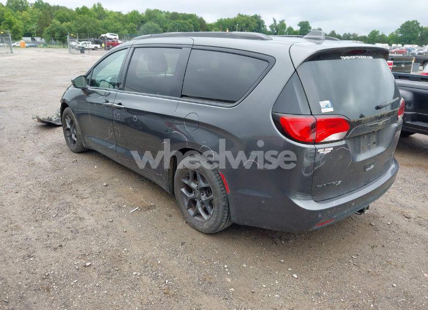 Photo 3 of 2018 Chrysler Pacifica LIMITED (VIN 2C4RC1GG4JR295389)