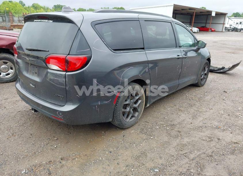 Photo 4 of 2018 Chrysler Pacifica LIMITED (VIN 2C4RC1GG4JR295389)