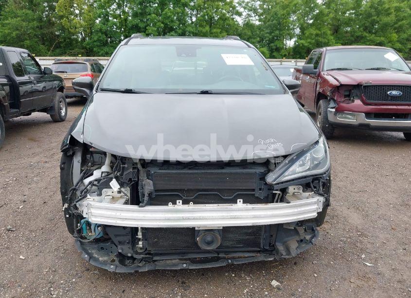 Photo 6 of 2018 Chrysler Pacifica LIMITED (VIN 2C4RC1GG4JR295389)