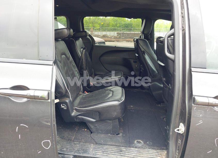 Photo 8 of 2018 Chrysler Pacifica LIMITED (VIN 2C4RC1GG4JR295389)