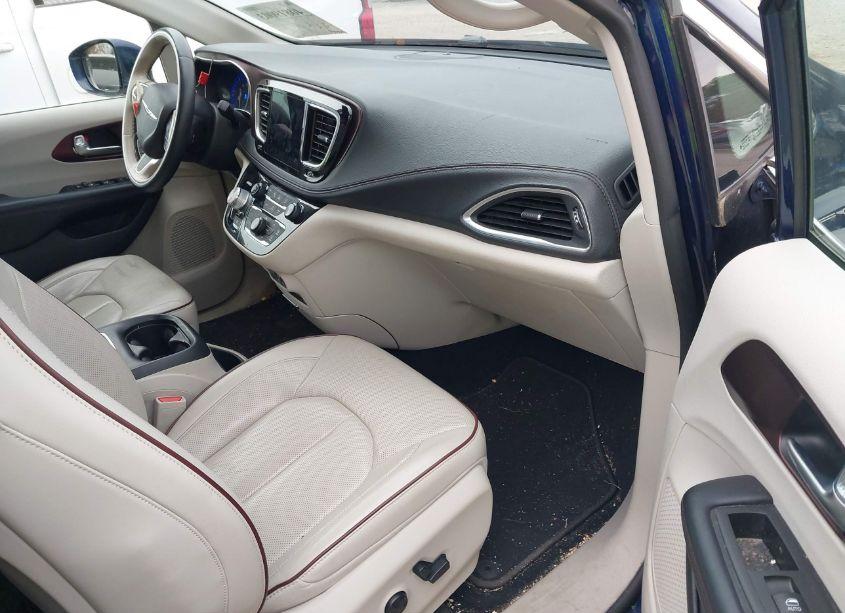 Photo 5 of 2020 Chrysler Pacifica LIMITED (VIN 2C4RC1GG4LR109238)