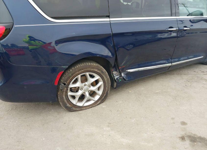 Photo 6 of 2020 Chrysler Pacifica LIMITED (VIN 2C4RC1GG4LR109238)