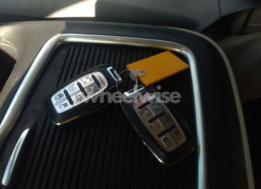 Photo 11 of 2020 Chrysler Pacifica LIMITED (VIN 2C4RC1GG4LR127724)