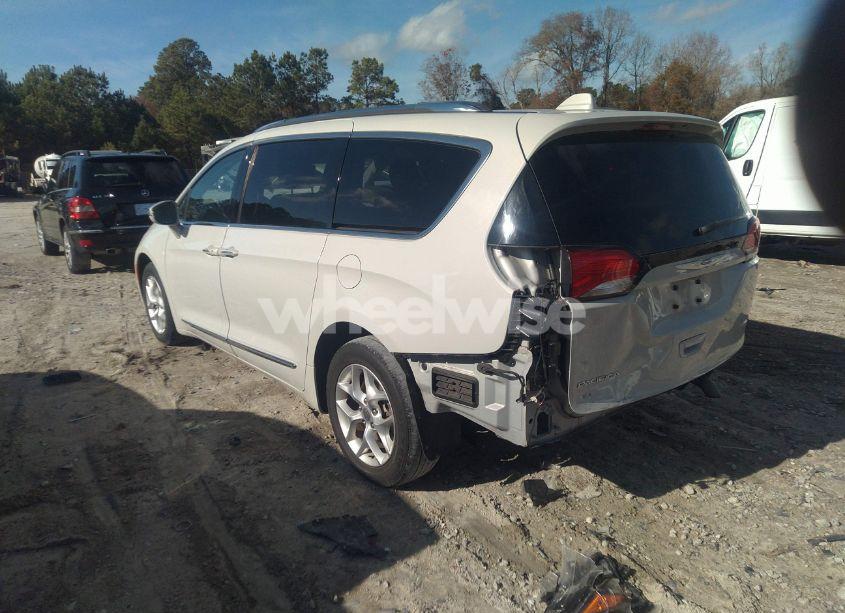 Photo 3 of 2020 Chrysler Pacifica LIMITED (VIN 2C4RC1GG4LR127724)