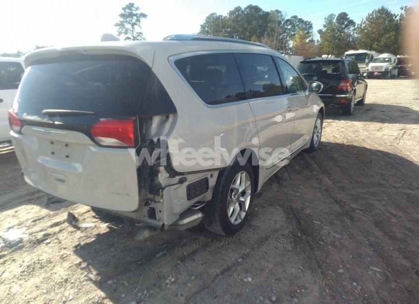 Photo 4 of 2020 Chrysler Pacifica LIMITED (VIN 2C4RC1GG4LR127724)