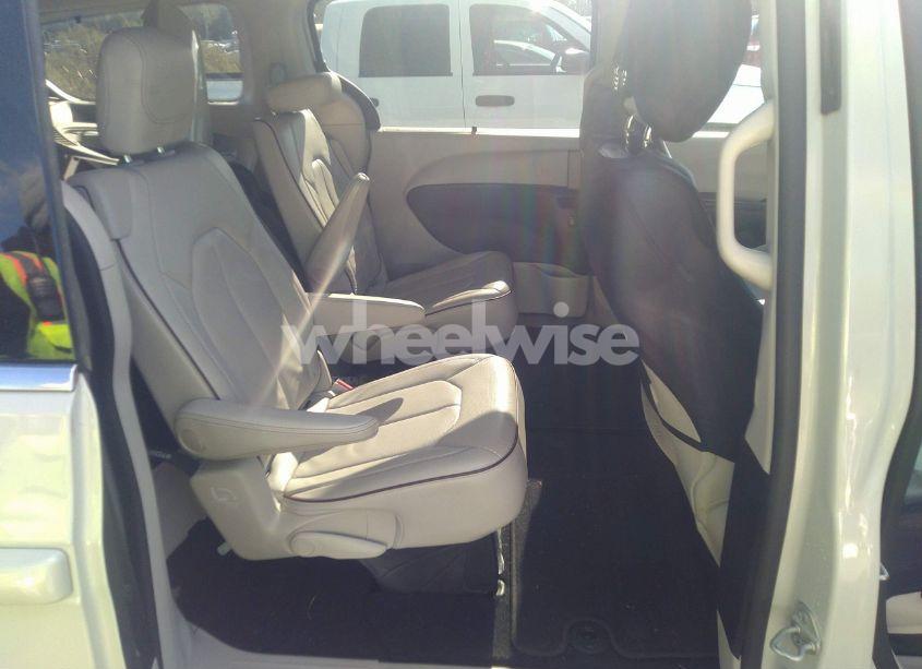 Photo 8 of 2020 Chrysler Pacifica LIMITED (VIN 2C4RC1GG4LR127724)