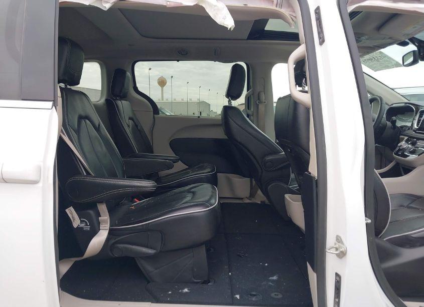 Photo 8 of 2022 Chrysler Pacifica LIMITED (VIN 2C4RC1GG4NR195024)