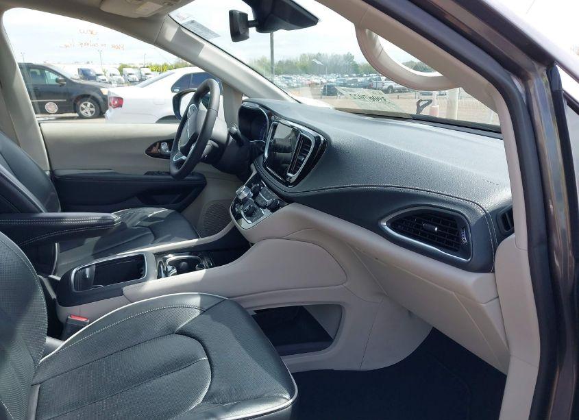 Photo 5 of 2023 Chrysler Pacifica LIMITED (VIN 2C4RC1GG4PR551605)