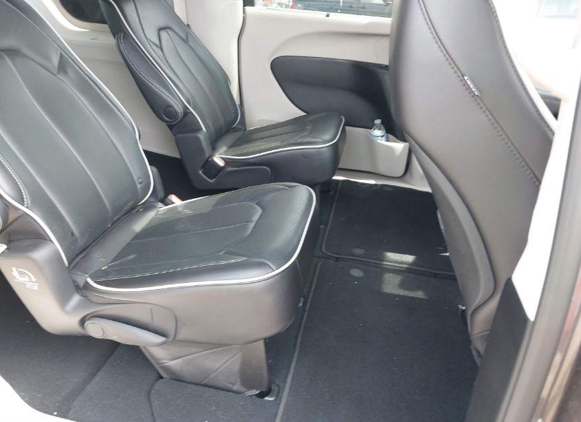 Photo 8 of 2023 Chrysler Pacifica LIMITED (VIN 2C4RC1GG4PR551605)