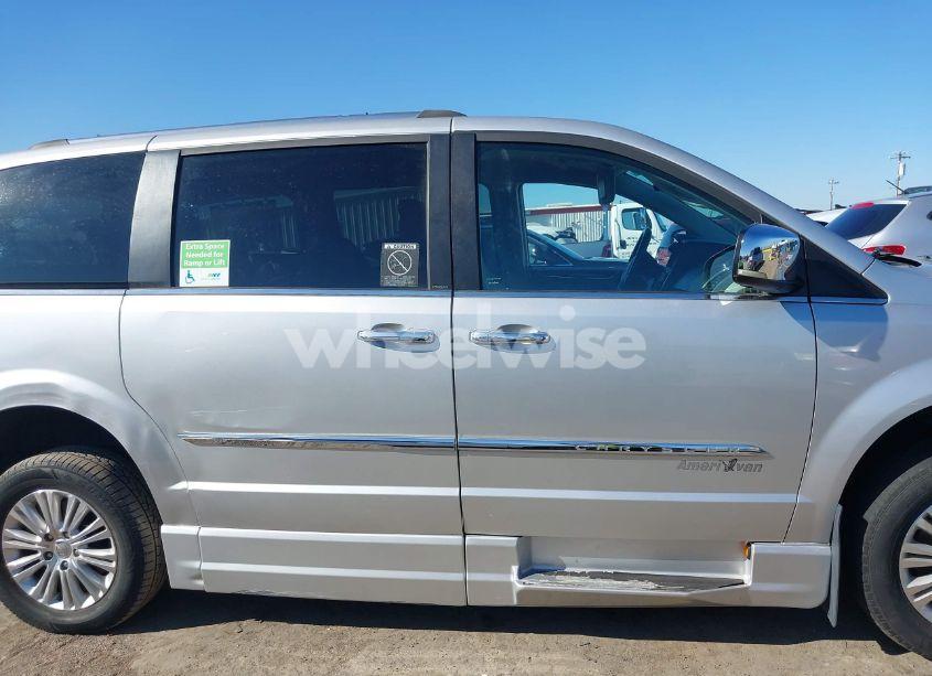 Photo 14 of 2012 Chrysler Town & COUNTRY LIMITED (VIN 2C4RC1GG5CR327365)