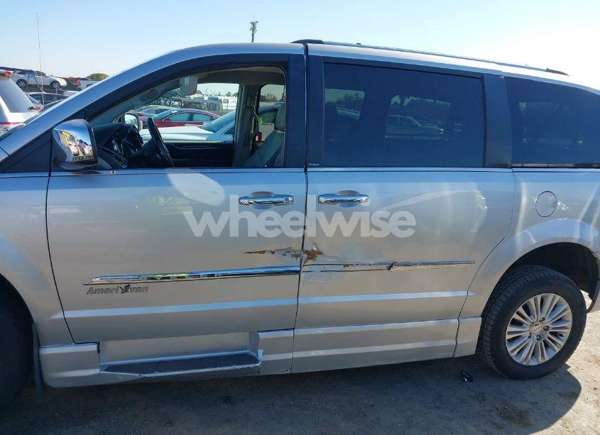Photo 15 of 2012 Chrysler Town & COUNTRY LIMITED (VIN 2C4RC1GG5CR327365)