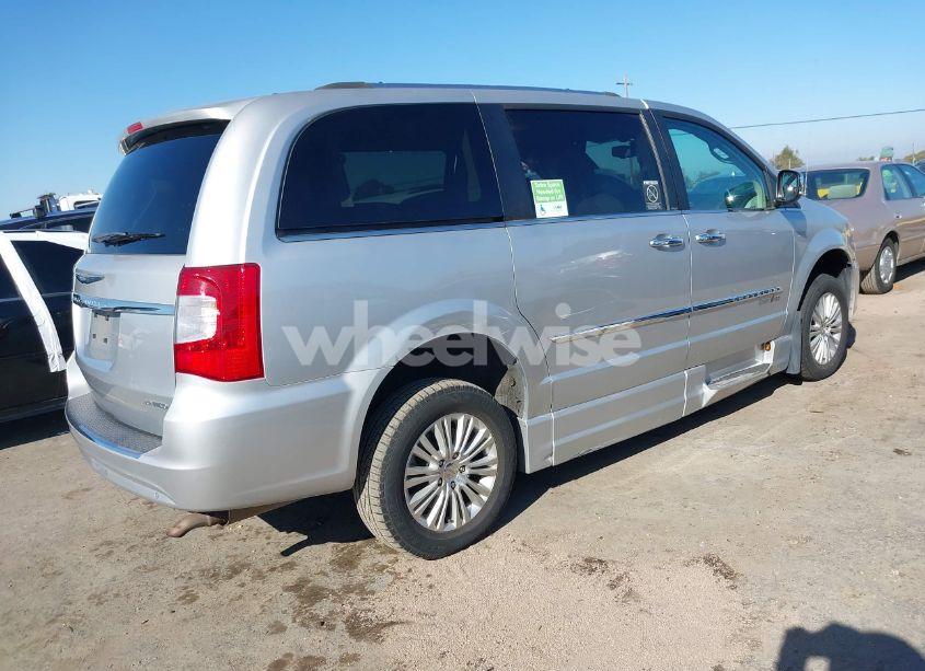 Photo 4 of 2012 Chrysler Town & COUNTRY LIMITED (VIN 2C4RC1GG5CR327365)