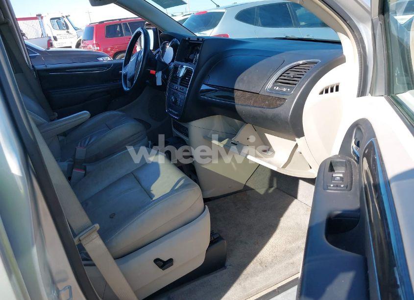 Photo 5 of 2012 Chrysler Town & COUNTRY LIMITED (VIN 2C4RC1GG5CR327365)