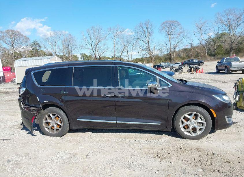 Photo 13 of 2017 Chrysler Pacifica LIMITED (VIN 2C4RC1GG5HR578166)