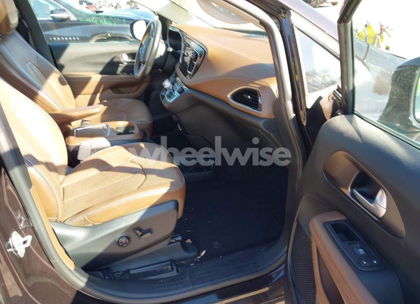 Photo 5 of 2017 Chrysler Pacifica LIMITED (VIN 2C4RC1GG5HR578166)