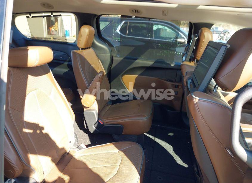 Photo 8 of 2017 Chrysler Pacifica LIMITED (VIN 2C4RC1GG5HR578166)