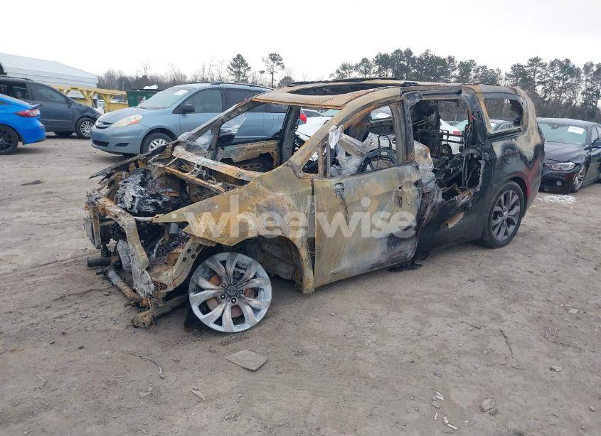 Photo 2 of 2017 Chrysler Pacifica LIMITED (VIN 2C4RC1GG5HR686173)