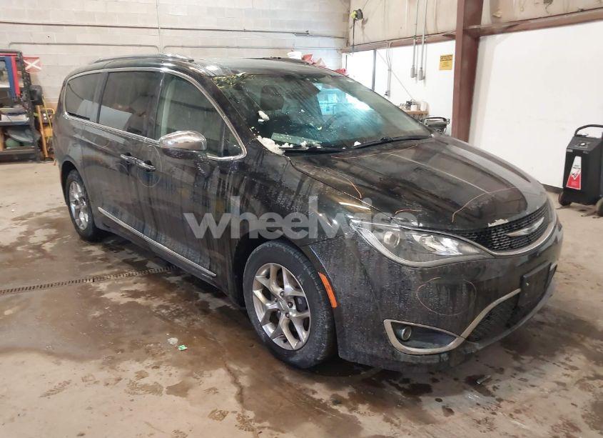 2017 Chrysler Pacifica LIMITED (VIN 2C4RC1GG5HR757906) main photo