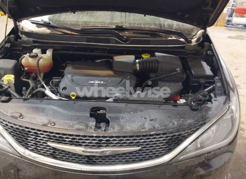 Photo 10 of 2017 Chrysler Pacifica LIMITED (VIN 2C4RC1GG5HR757906)