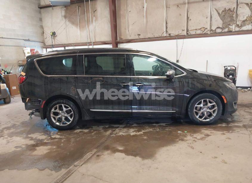 Photo 14 of 2017 Chrysler Pacifica LIMITED (VIN 2C4RC1GG5HR757906)