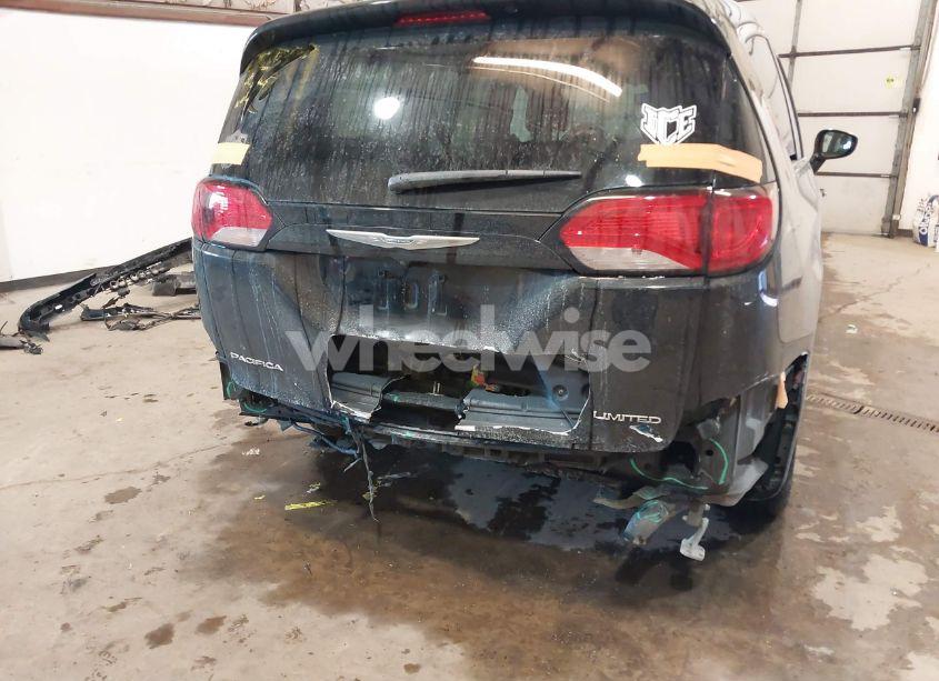 Photo 6 of 2017 Chrysler Pacifica LIMITED (VIN 2C4RC1GG5HR757906)