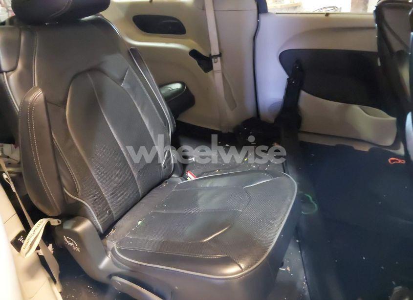 Photo 8 of 2017 Chrysler Pacifica LIMITED (VIN 2C4RC1GG5HR757906)