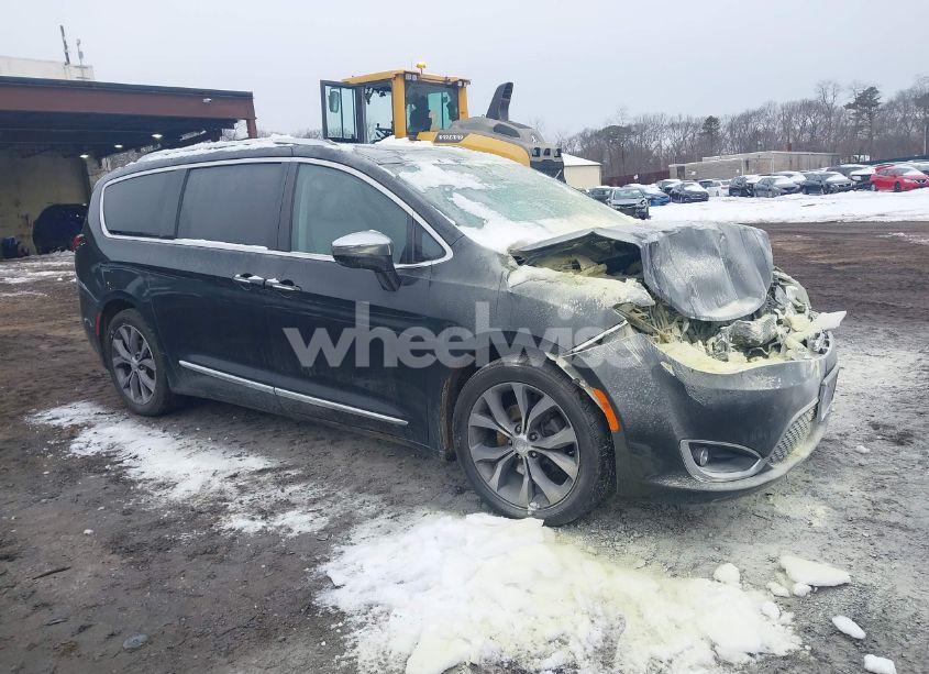 2017 Chrysler Pacifica LIMITED (VIN 2C4RC1GG5HR763236) main photo