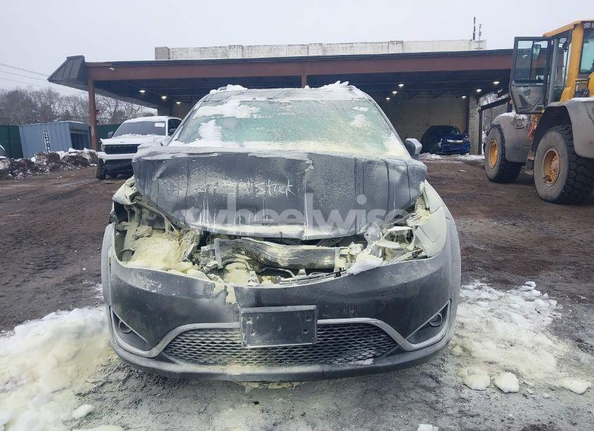 Photo 12 of 2017 Chrysler Pacifica LIMITED (VIN 2C4RC1GG5HR763236)