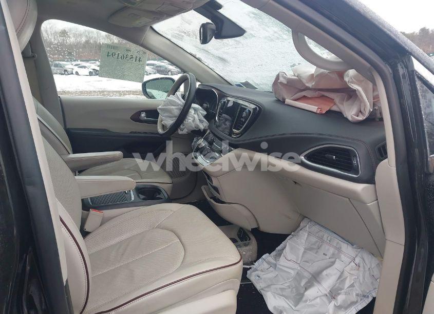 Photo 5 of 2017 Chrysler Pacifica LIMITED (VIN 2C4RC1GG5HR763236)