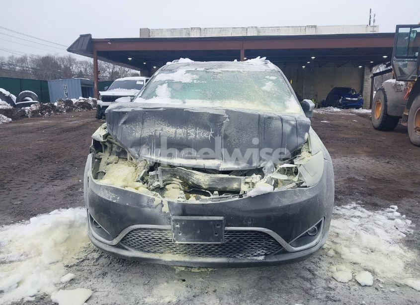 Photo 6 of 2017 Chrysler Pacifica LIMITED (VIN 2C4RC1GG5HR763236)