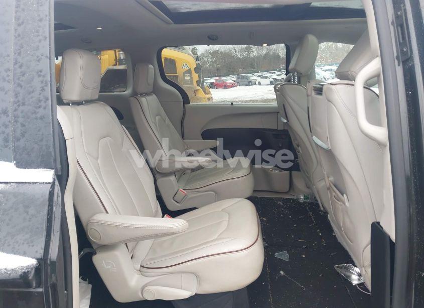 Photo 8 of 2017 Chrysler Pacifica LIMITED (VIN 2C4RC1GG5HR763236)