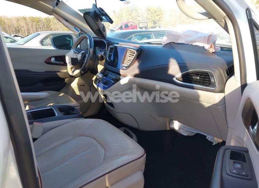 Photo 5 of 2017 Chrysler Pacifica LIMITED (VIN 2C4RC1GG5HR812712)