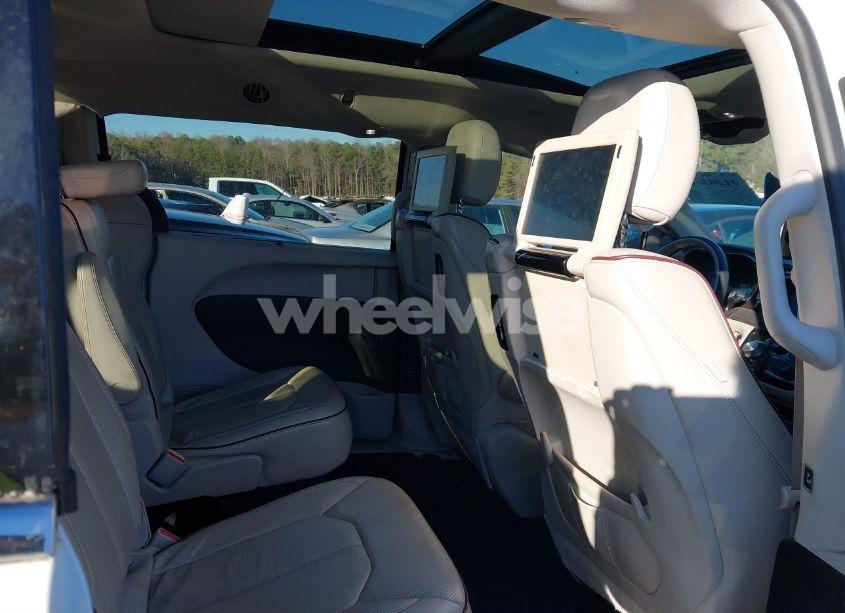 Photo 8 of 2017 Chrysler Pacifica LIMITED (VIN 2C4RC1GG5HR812712)