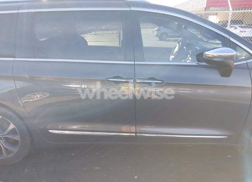 Photo 13 of 2018 Chrysler Pacifica LIMITED (VIN 2C4RC1GG5JR117166)