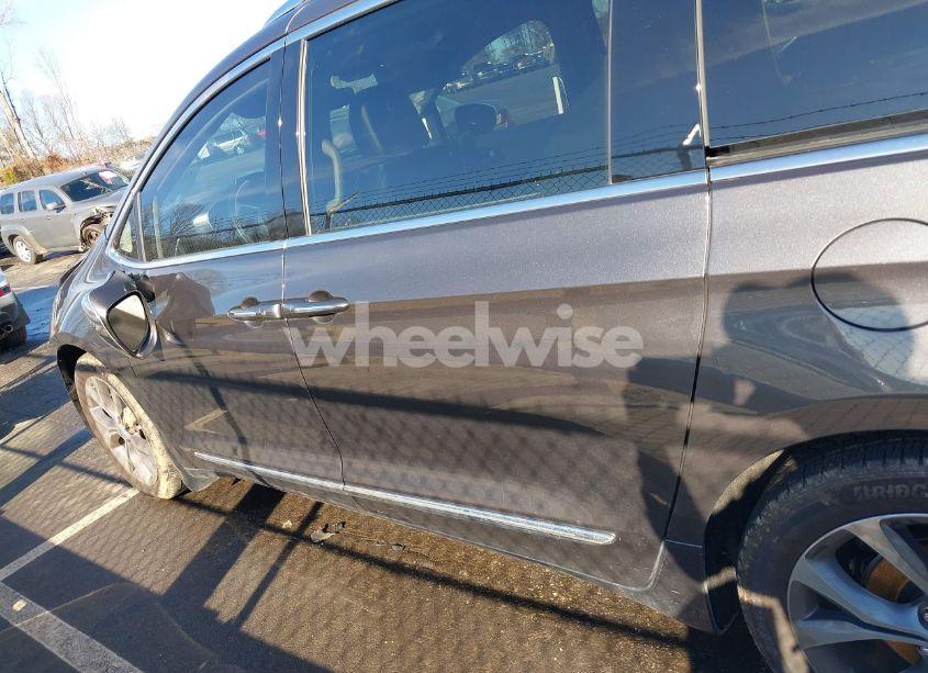 Photo 14 of 2018 Chrysler Pacifica LIMITED (VIN 2C4RC1GG5JR117166)